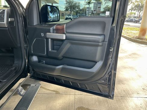 Used 2015 Ford F150 Platinum w/ Equipment Group 701A Luxury image 31