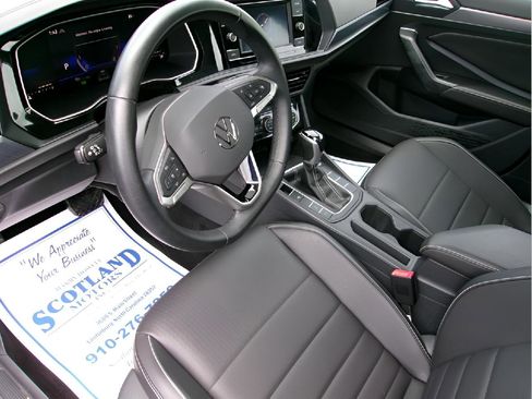 Used 2024 Volkswagen Jetta SE image 12