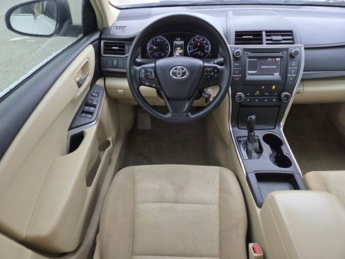 Used 2016 Toyota Camry LE image 21