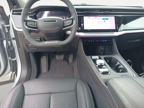 Used 2024 Jeep Wagoneer Launch Edition image 3