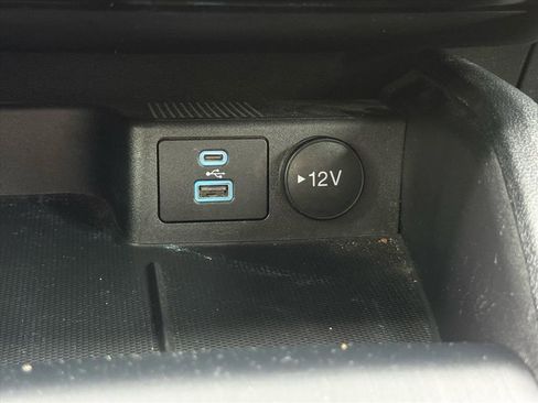 Used 2022 Ford Escape SE w/ SE Sport Appearance Package image 24