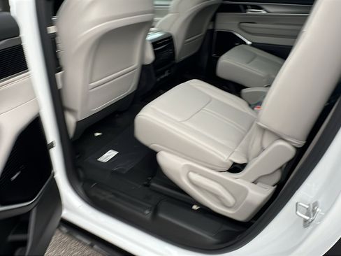 New 2025 Jeep Wagoneer L Series III image 21