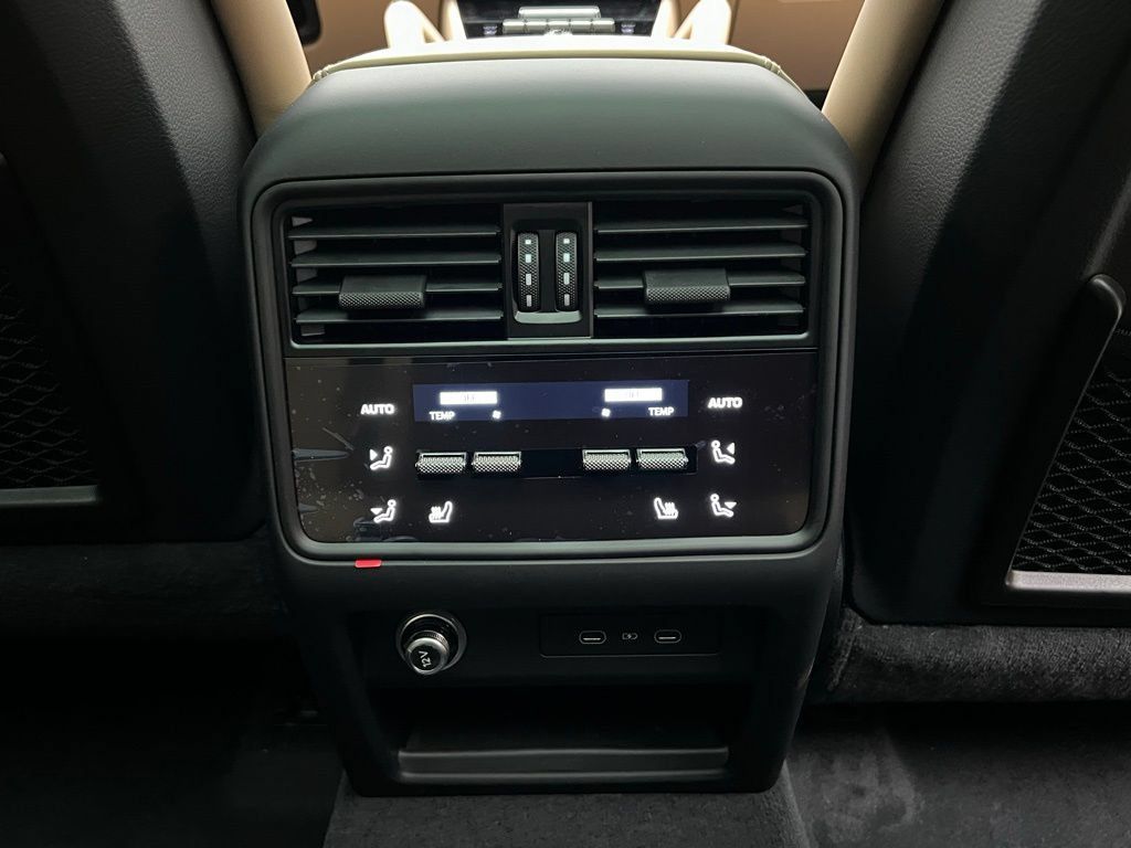 Used 2026 Porsche Cayenne E-Hybrid AWD/4WD image 17