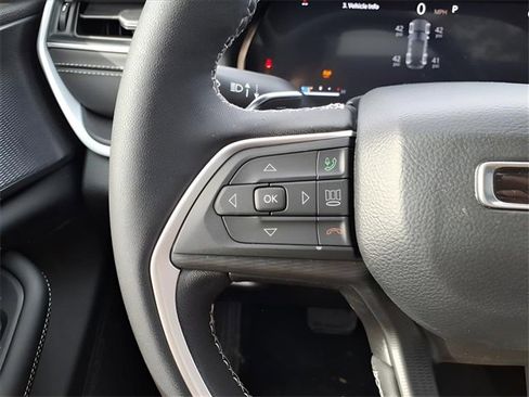 New 2025 Jeep Grand Cherokee Laredo X w/ Luxury Tech Group I image 23