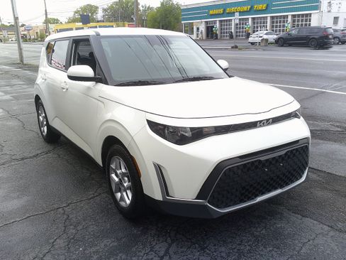 Used 2023 Kia Soul LX w/ Option Group 015 FWD image 8