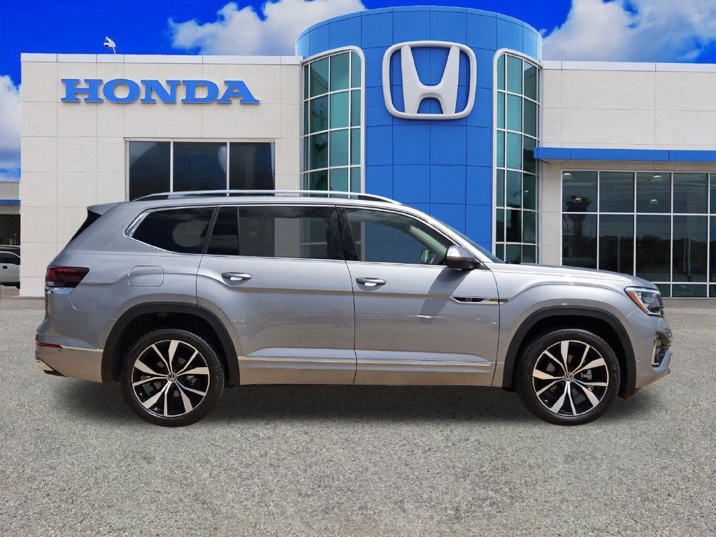 Used 2025 Volkswagen Atlas SEL Premium R-Line AWD/4WD image 2