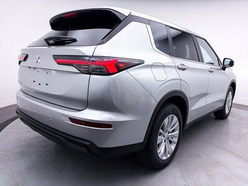 New 2026 Mitsubishi Outlander ES image 6