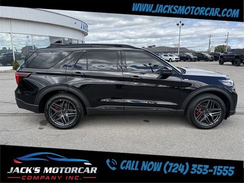 Used 2025 Ford Explorer ST-Line w/ Premium Package image 8