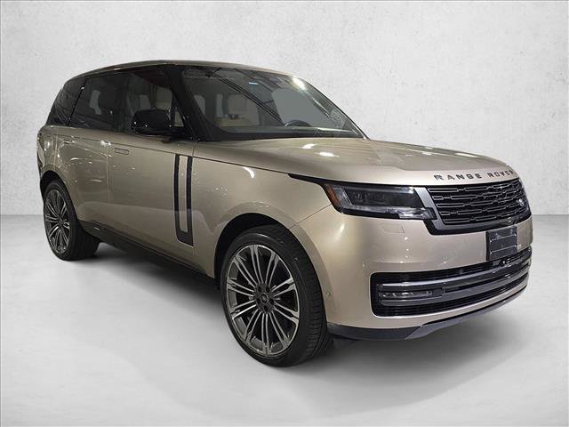 Used 2024 Land Rover Range Rover SE AWD/4WD image 3