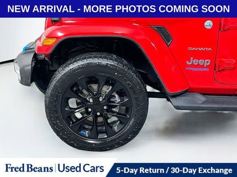 Used 2022 Jeep Wrangler Unlimited Sahara w/ Cold Weather Group AWD/4WD image 33