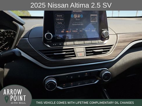 Used 2025 Nissan Altima 2.5 SV FWD image 25