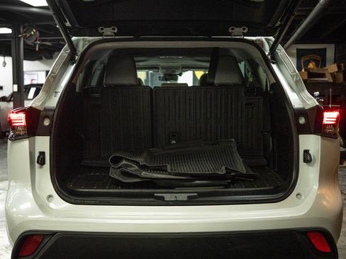 Used 2023 Toyota Highlander Bronze Edition image 7