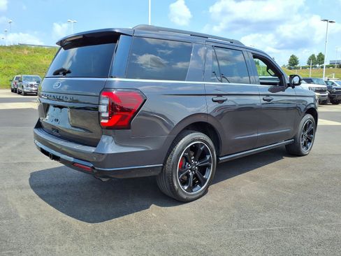 Used 2023 Ford Expedition Limited AWD/4WD image 4