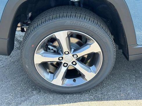 New 2026 Jeep Grand Cherokee Limited AWD/4WD image 12