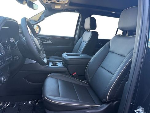 Used 2024 Chevrolet Suburban Premier image 9