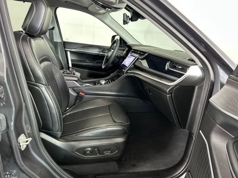 Used 2023 Jeep Grand Cherokee 30th Anniversary image 28