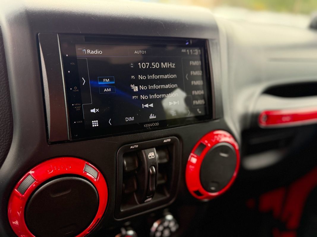 Used 2014 Jeep Wrangler Unlimited Rubicon w/ Connectivity Group AWD/4WD image 20