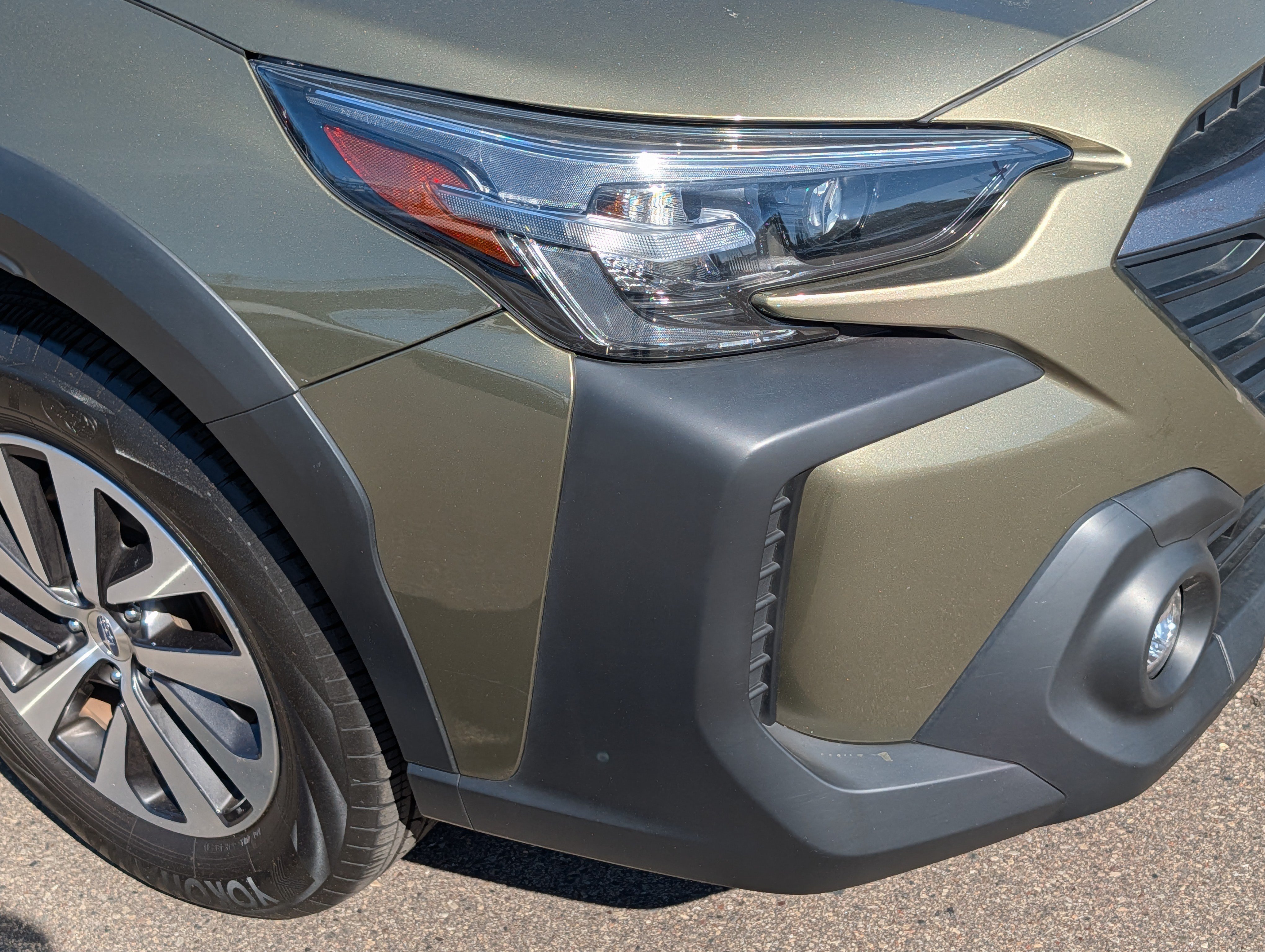 Certified 2025 Subaru Outback Premium AWD/4WD image 16