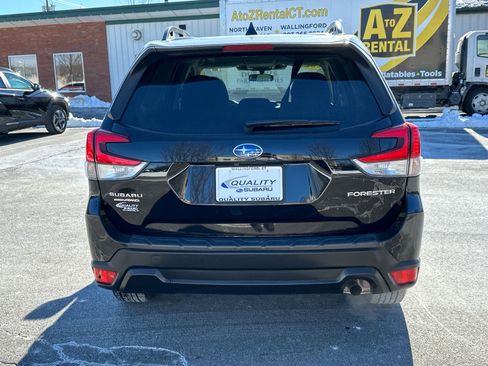 Used 2023 Subaru Forester Premium image 3