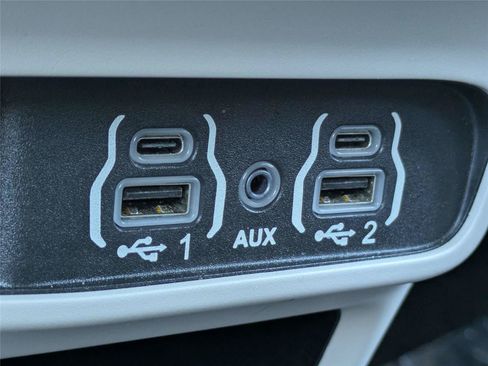 Used 2023 Chrysler Pacifica Touring-L FWD image 24