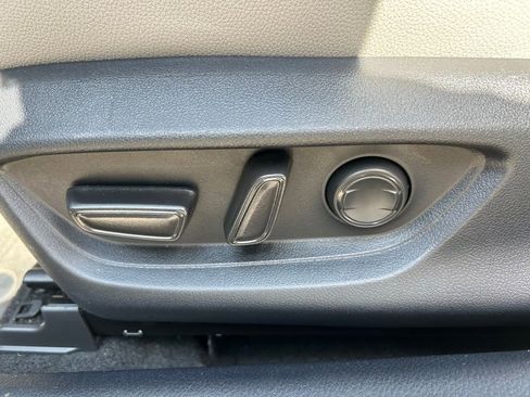 Used 2025 Toyota Camry SE w/ Convenience Package FWD image 16