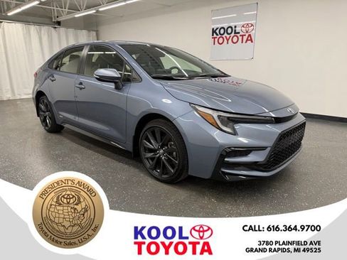 Used 2025 Toyota Corolla SE AWD/4WD image 1