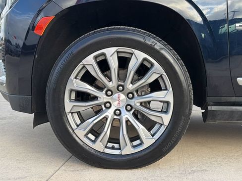 Used 2022 GMC Yukon XL Denali w/ Denali Premium Package RWD image 9