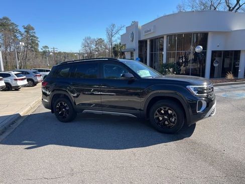 New 2026 Volkswagen Atlas Peak Edition image 2