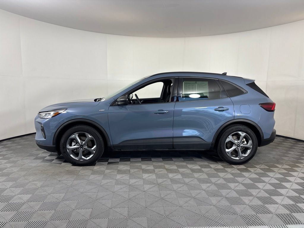 Used 2025 Ford Escape ST-Line FWD image 13