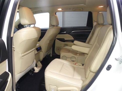 Used 2015 Toyota Highlander Limited Platinum image 27