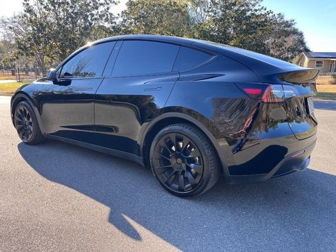Used 2021 Tesla Model Y Long Range AWD/4WD image 4