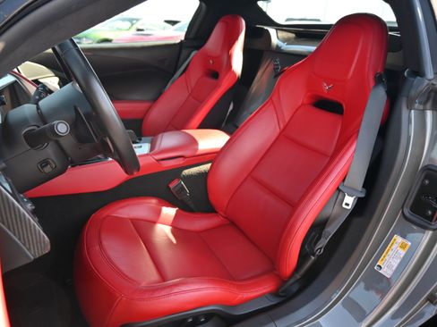 Used 2015 Chevrolet Corvette Z06 w/ 3LZ Preferred Equipment Group RWD image 7