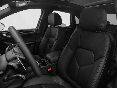 Used 2025 Porsche Macan image 36