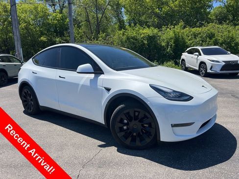 Used 2022 Tesla Model Y Long Range AWD/4WD image 1