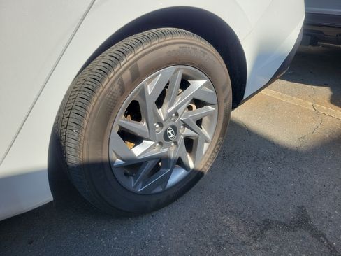 Used 2024 Hyundai Elantra SEL FWD image 5