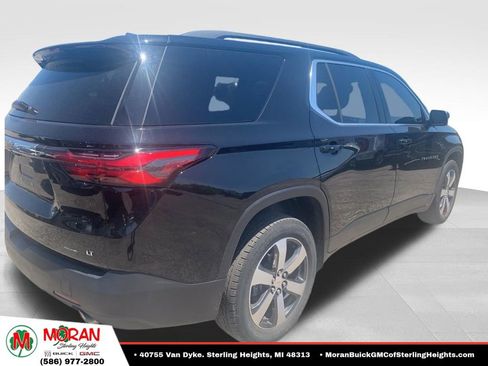 Used 2023 Chevrolet Traverse LT w/ LT Premium Package FWD image 3