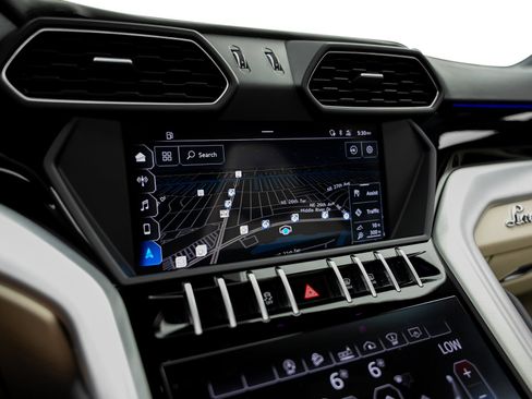 Used 2019 Lamborghini Urus AWD/4WD image 52