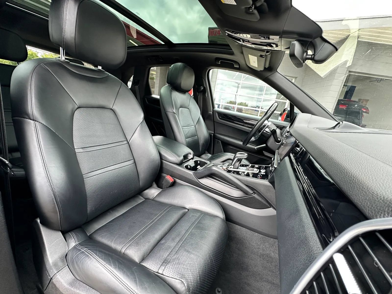 Used 2019 Porsche Cayenne AWD/4WD image 22