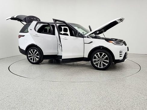 Used 2025 Land Rover Discovery Dynamic SE AWD/4WD image 10