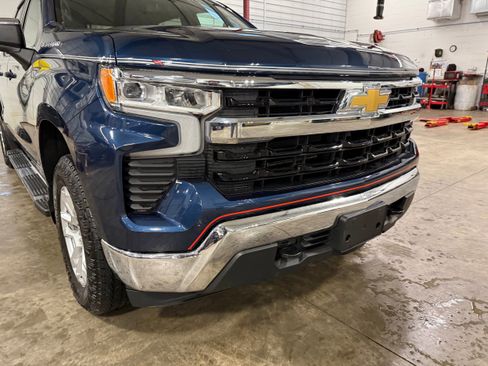 Used 2022 Chevrolet Silverado 1500 LT image 2