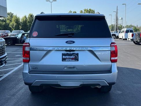 Used 2019 Ford Expedition XLT w/ Equipment Group 202A AWD/4WD image 5