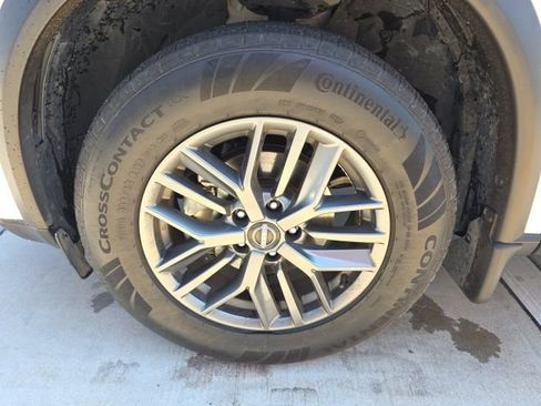 Used 2023 Nissan Rogue S image 10