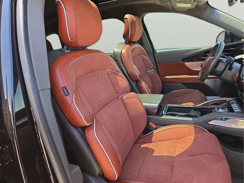 Certified 2024 Lincoln Nautilus Black Label w/ Jet Appearance Package (87T) AWD/4WD image 8