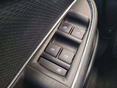 Used 2018 Chevrolet Cruze LS FWD image 27