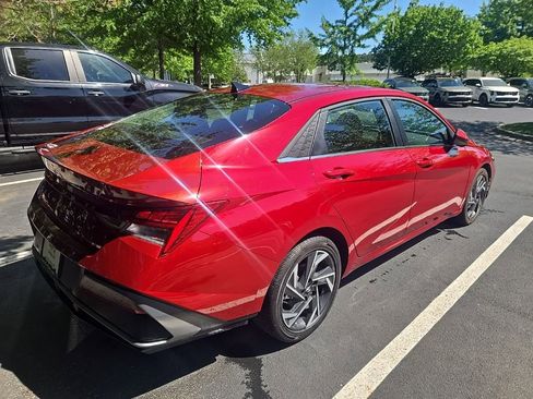 Used 2025 Hyundai Elantra SEL FWD image 9