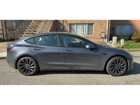 Used 2022 Tesla Model 3 Performance image 3