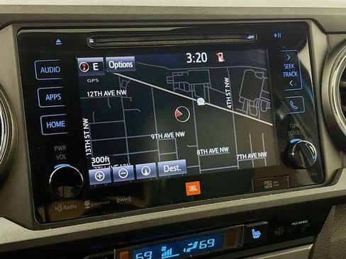 Used 2018 Toyota Tacoma TRD Sport image 15