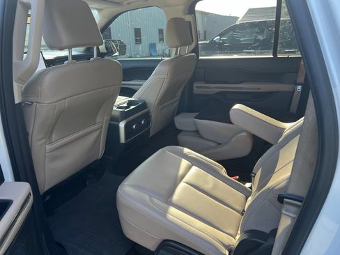 Used 2022 Ford Expedition Max XLT RWD image 16