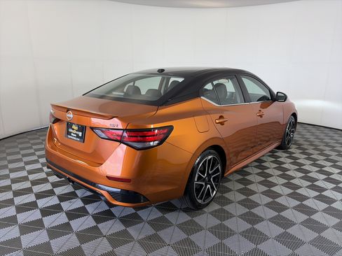 Used 2025 Nissan Sentra SR w/ SR Premium Package FWD image 11
