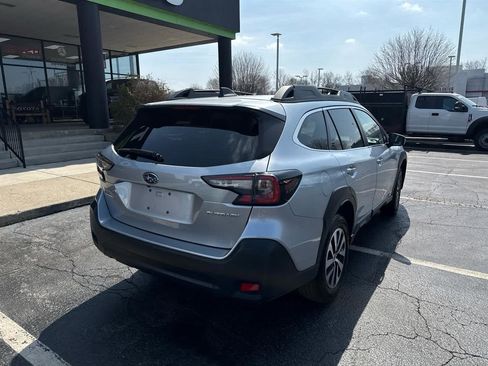 Used 2023 Subaru Outback Premium image 8